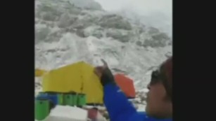 Earthquake triggers avalanches around Mount Everest