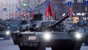 Russia rolls out high-tech new battle tank