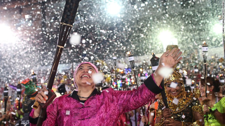http://i2.cdn.turner.com/cnnnext/dam/assets/150508132013-singapore-chingay-exlarge-169.jpg