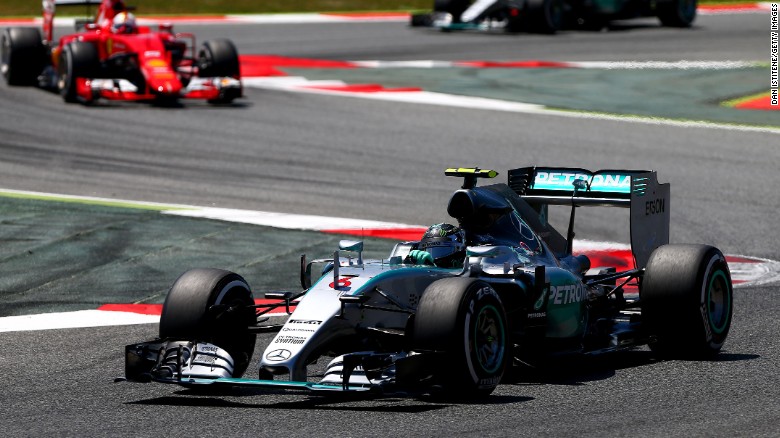 Nico Rosberg pulls clear of Ferrari&#39;s Sebastian Vettel and Mercedes teammate Lewis Hamilton in the opening laps.