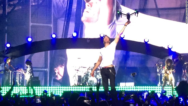 Enrique Iglesias continued his show after a drone injured his hand during a Saturday concert.