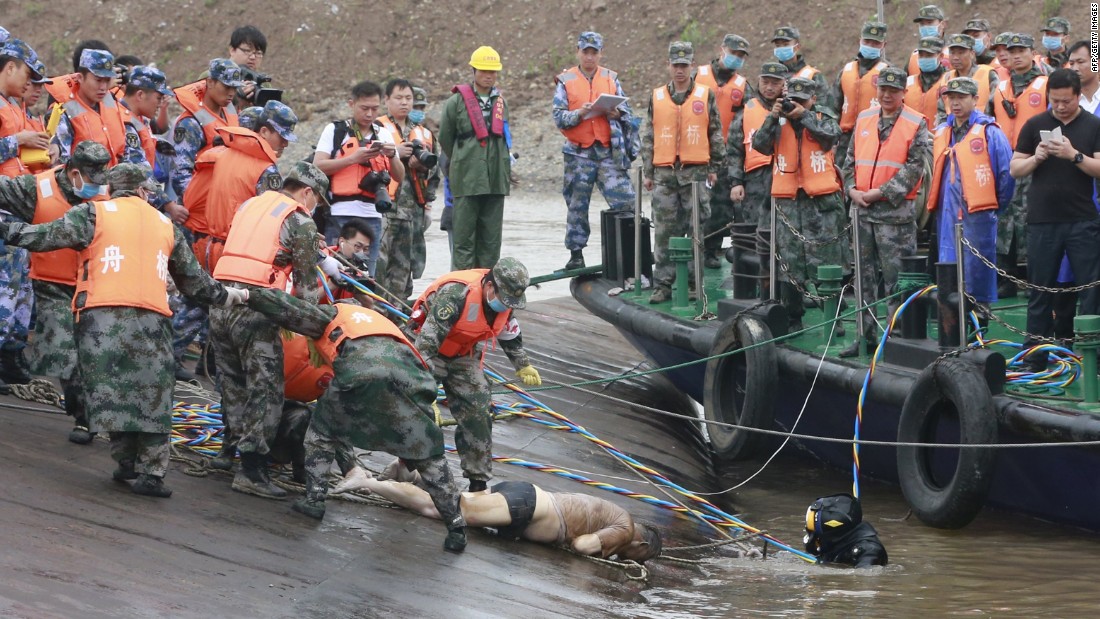 Ship sinks in China's Yangtze River