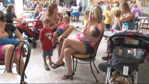 Moms stage &#39;nurse-in&#39; to protest breastfeeding policy