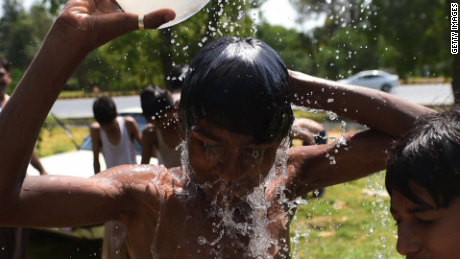 Record heat wave kills hundreds in Pakistan - CNN Video