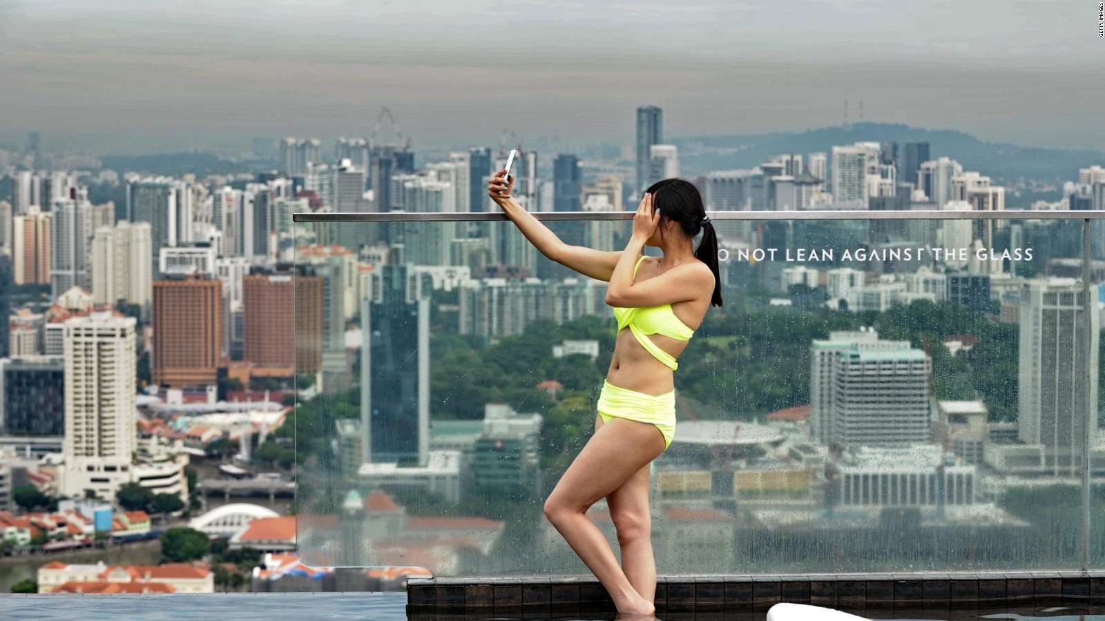 In Singapore, there are 1.4 smartphones per inhabitant. To tap into this, researchers have created a project that uses real-time data from phones to track and reflect the activity of the city.