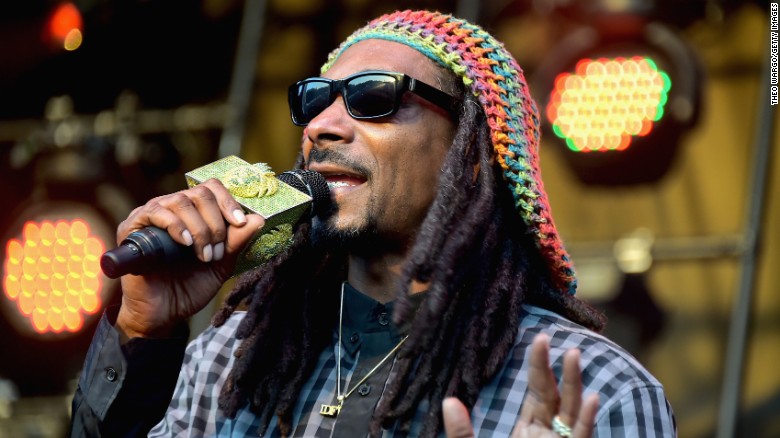 Italian police seize money from Snoop Dogg at airport