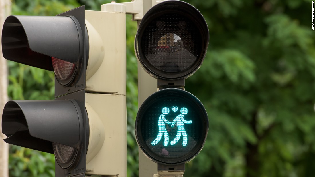 Munich Introduces Same Sex Pedestrian Traffic Signals