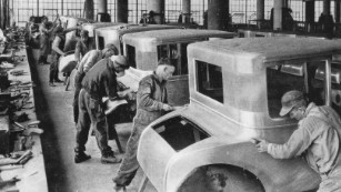 Classic Collection, Page: 44, 10385107, Detroit, Michigan, USA, circa 1927, A group of men working on an assembly line of car bodies at the Ford motor plant in Detroit  (Photo by Popperfoto/Getty Images)