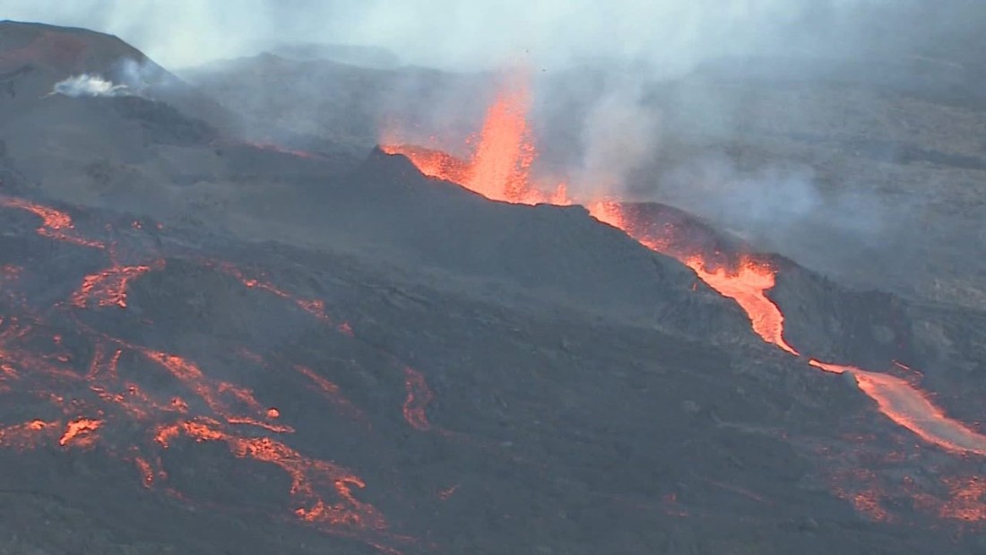 Volcán Entra En Erupción En Isla Reunión - CNN Video