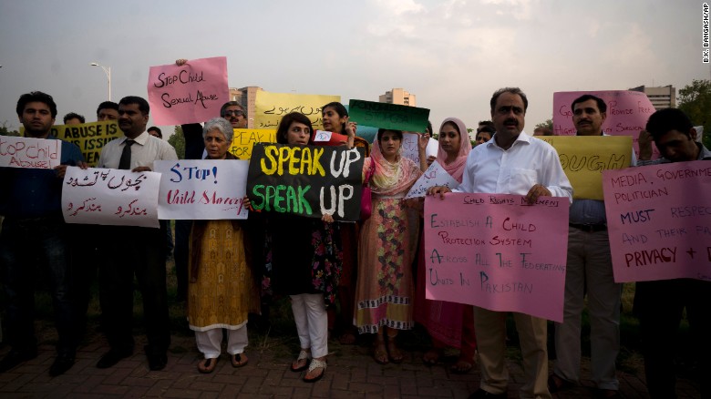 Activists from Pakistan&#39;s Child Rights Movement, rally to condemn a child abuse scandal. 