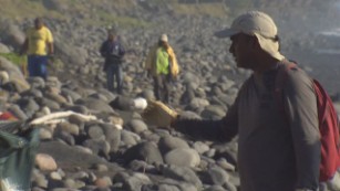 MH370 debris search continues on Reunion Island