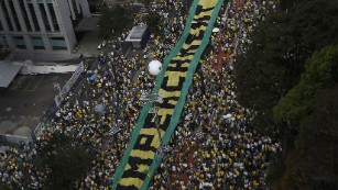 Brazilian protesters demand President&#39;s impeachment