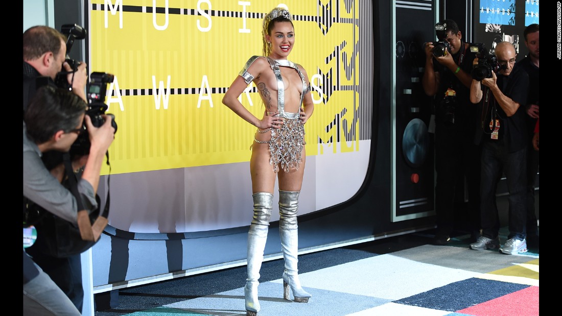 MTV VMAs 2015: What in the world happened?