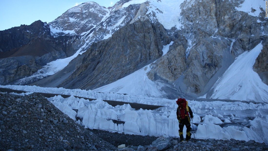 Climber abandons attempt on Everest