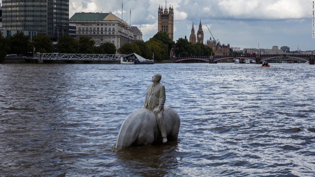 underwater-horsemen-emerge-from-the-thames-in-protest