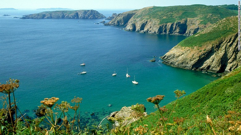 Sark, one of the UK&#39;s Channel Islands, sits about 128 kilometers south of England off the Normandy coast. Cars, buses and motorcycles are banned here, meaning visitors get to experience both pure air and quiet.