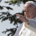 Pope Francis waves to people near the White House as he is driven around in his Popemobile on Constitution Avenue, September 23, 2015, on the second day of his 3-day trip to Washington, DC.        AFP PHOTO / PAUL J. RICHARDS        (Photo credit should read PAUL J. RICHARDS/AFP/Getty Images)