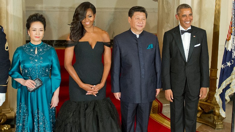 Chinese President Xi Jinping&#39;s wife Peng Liyuan, first lady Michelle Obama, Chinese President Xi Jinping and President Barack Obama pose for a formal photo prior to a state dinner at the White House, September 25.