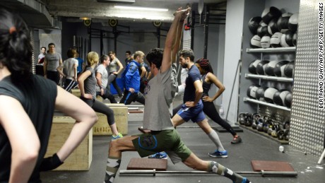 TO GO WITH AFP STORY BY FRANCOISE CHAPTAL
People take part in a crossfit training in a gym in Paris on January 16, 2015. AFP PHOTO / BERTRAND GUAY        (Photo credit should read BERTRAND GUAY/AFP/Getty Images)