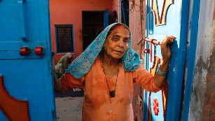 Mohammad Akhlaq&#39;s mother shows CNN their ransacked house