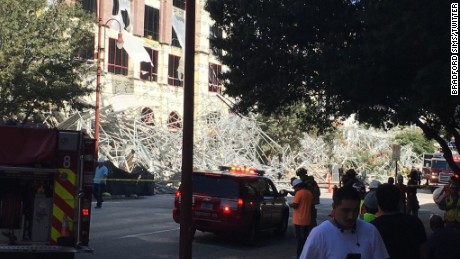 Huge scaffolding collapse in Texas
