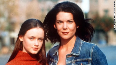 370100 09: Alexis Bledel and Lauren Graham star in Warner Bros. TV series "The Gilmore Girls." (Photo by Warner Bros./Delivered by Online USA)