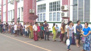 Vote count under way in Myanmar&#39;s landmark election
