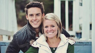 A young Indianapolis mom died on November 10, following a gunshot wound stemming from a home invasion. The woman, identified as Amanda Blackburn, was the wife of Resonate Church pastor Davey Blackburn.