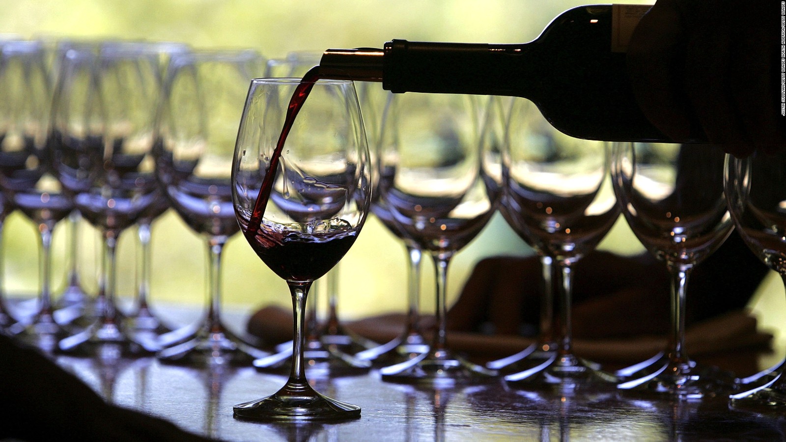Women who aren't on birth control shouldn't drink alcohol, CDC says