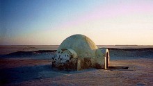 The igloo exterior of Luke's house was filmed about 300 kilometers away on the dried-up salt lake of Chott El Jerid. It was rebuilt for "Attack of the Clones," and later restored by a fan.