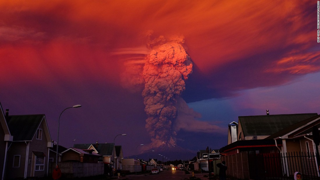 &lt;strong&gt;April 22:&lt;/strong&gt; Smoke rises from the Calbuco volcano near Puerto Montt, Chile. It was the volcano&#39;s &lt;a href=&quot;http://www.cnn.com/2015/04/23/americas/chile-volcano/&quot; target=&quot;_blank&quot;&gt;first eruption in more than 40 years,&lt;/a&gt; and nearby residential areas were evacuated.