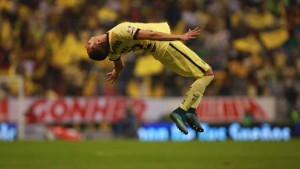 MEXICO CITY, MEXICO - NOVEMBER 25:  Paul Aguilar of America celebrates after scoring the second goal of his team during the quarterfinals first leg match between America and Leon as part of the Apertura 2015 Liga MX at Azteca Stadium on November 25, 2015 in Mexico City, Mexico. (Photo by Manuel Velasquez/LatinContent/Getty Images)