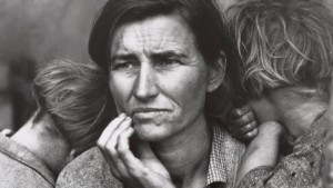 07. Dorothea Lange (1895-1965)
Human Erosion in California (Migrant mother)
Tirage argentique, 50 x 40 cm
Munchner Stadtmuseum, Munich Allemagne
© Münchner Stadtmuseum, Sammlung Fotografie
© Dorothea Lange Collection, Oakland Museum, Oakland, USA