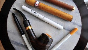 FDA to extend tobacco regulations to e-cigarettes, other products