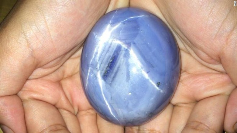 The world\'s biggest blue star sapphire weighs 1404.49 carats.