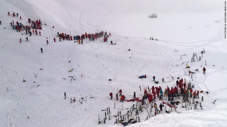 Scores of rescuers converged on the site of Wednesday&#39;s avalanche in the French Alps.