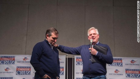 Glenn Beck apologizes to listeners for backing Ted Cruz