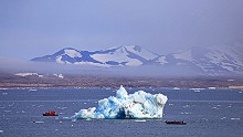 Raft expeditions allow passengers to get closer to the ice and the animals it supports. Trips to spot polar bears are accompanied by marksmen since the bears are known to hunt humans.
