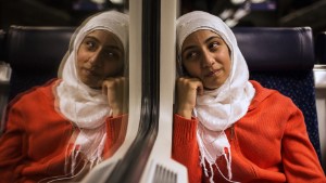 Lubna cries on the train. Only in Germany, Somar's sisters realizes that they might no longer go back to Syria.