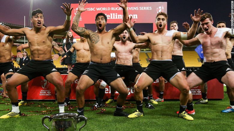 WELLINGTON, NEW ZEALAND - JANUARY 31:  New Zealand players perform a haka after winning the 2016 Wellington Sevens cup final match between New Zealand and South Africa at Westpac Stadium on January 31, 2016 in Wellington, New Zealand.  (Photo by Hagen Hopkins/Getty Images)