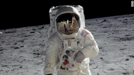 Astronomer: End human space missions