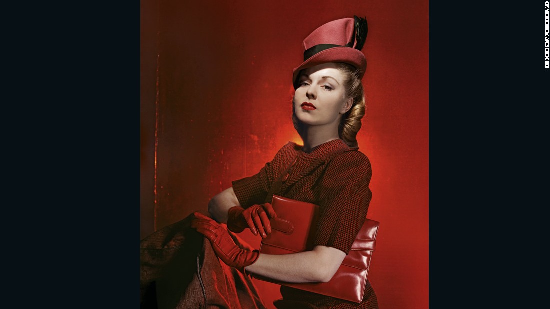 Η Δεύτερη Εποχή της ομορφιάς είναι Glamour από Cecil Beaton, 1946. Vogue 100: A Century of Style είναι στην Εθνική Πινακοθήκη, Λονδίνο, από 11 Φεβρουάριος έως 22 Μάης 2016, που χρηματοδοτείται από Leon Max.