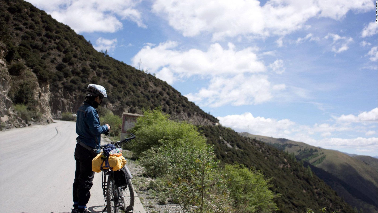 Chen Jianliang biked across Tibet in 2012.