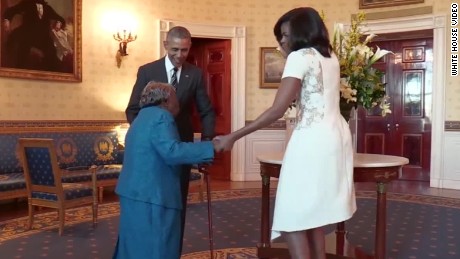 Dancing 106-year-old woman thrilled to meet Barack, Michelle Obama