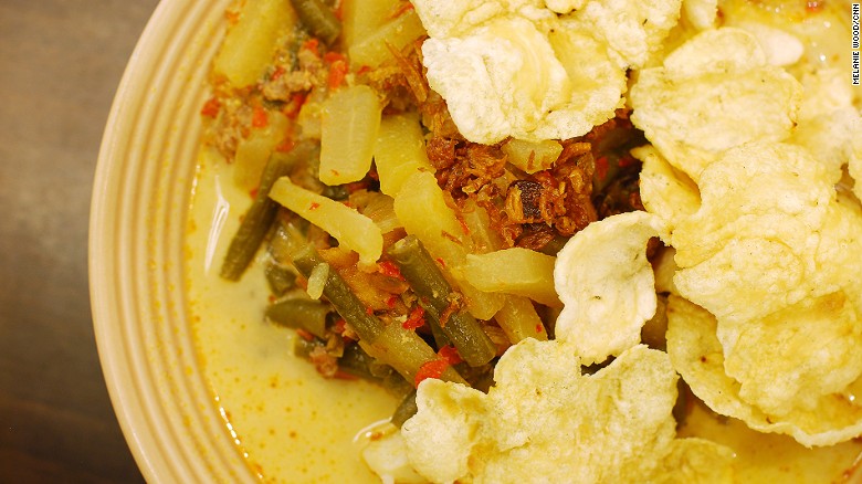 A popular breakfast, longtong sayur consists of a glutinous rice cake topped with a coconut milk curry made with young papaya, tofu and eggs.