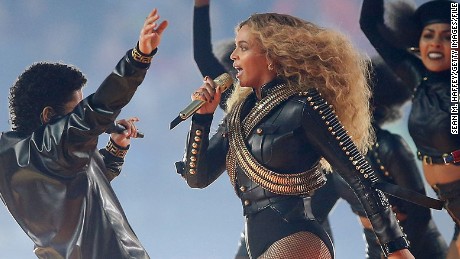 SANTA CLARA, CA - FEBRUARY 07:  (L-R) Bruno Mars and Beyonce perform during the Pepsi Super Bowl 50 Halftime Show at Levi's Stadium on February 7, 2016 in Santa Clara, California.  (Photo by Sean M. Haffey/Getty Images)