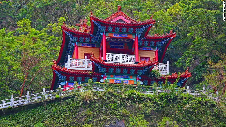 The Eternal Spring Shrine is named after nearby Changchun Falls, which flow all year round. 