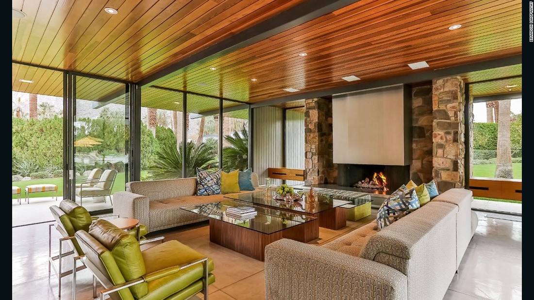 The home, known as the Dinah Shore Estate, was designed by Mid-Century modern architect Donald Wexler in 1964. 