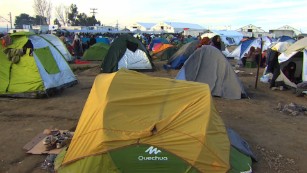 Migrants stranded at Greek-Macedonian border
