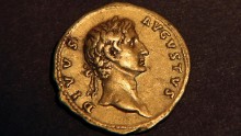 A picture taken on March 14, 2016 shows a 24 karat gold coin that was minted in Rome in 107 CE and bears the portrait of the emperor "Augustus Deified" after it was found by an Israeli hiker the previous week in the eastern Galilee before being handed to the Israeli authorities in Jerusalem. 